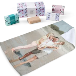 Cadeauset met gepersonaliseerde gastenhanddoekje en 3 zepen