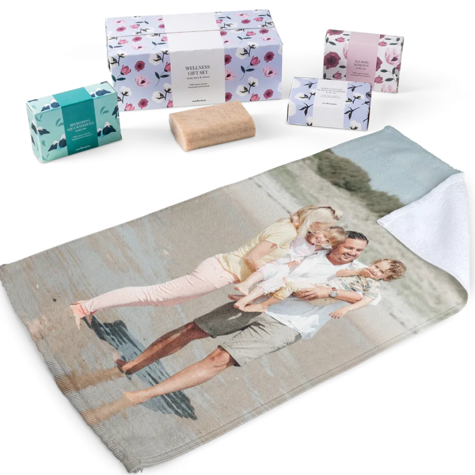 Cadeauset met gepersonaliseerde gastenhanddoekje en 3 zepen