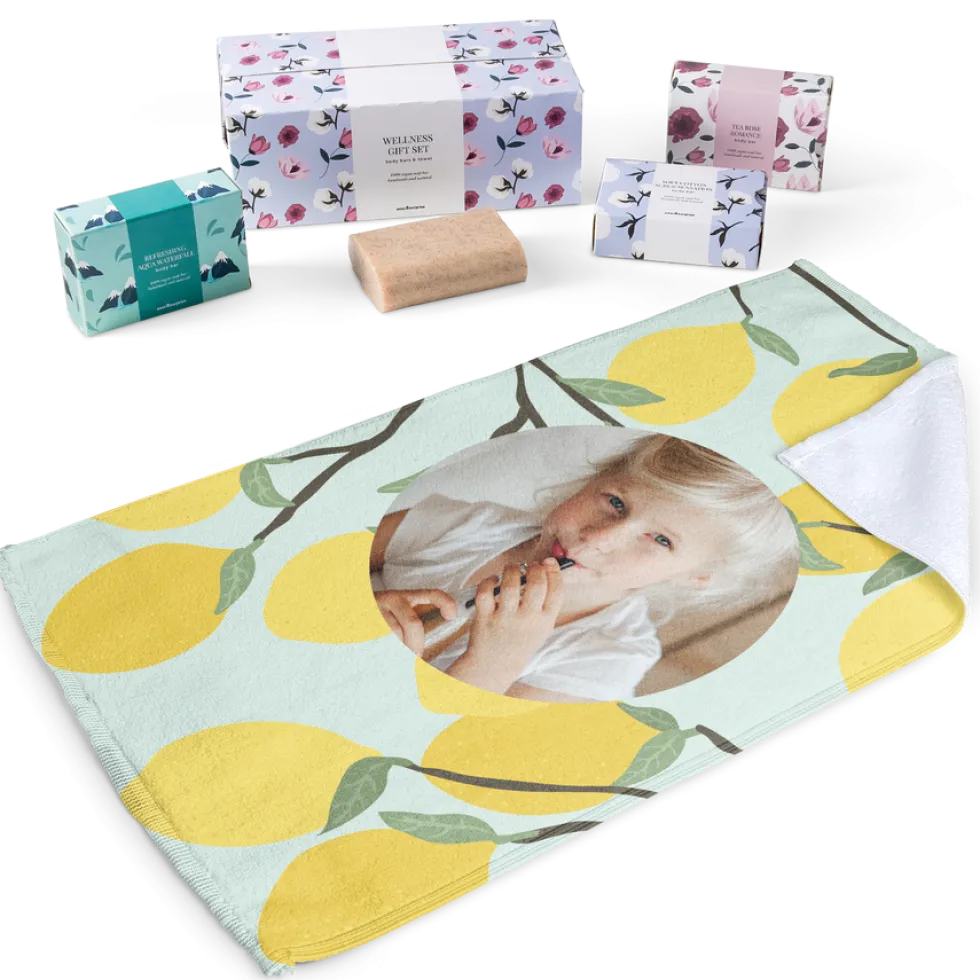 Cadeauset met gepersonaliseerde gastenhanddoekje en 3 zepen