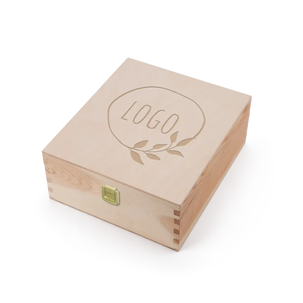Houten theedoos graveren met twee glazen en drie verschillende theesoorten
