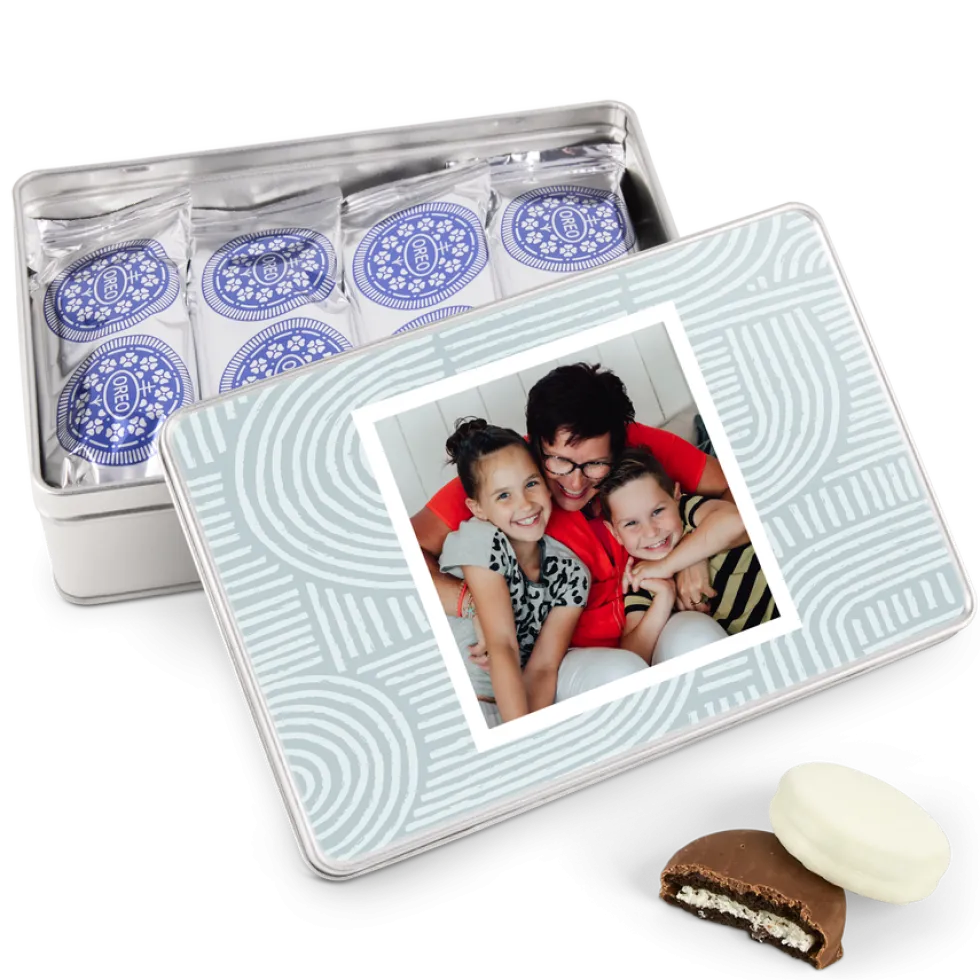 Koekblik gevuld met Oreo