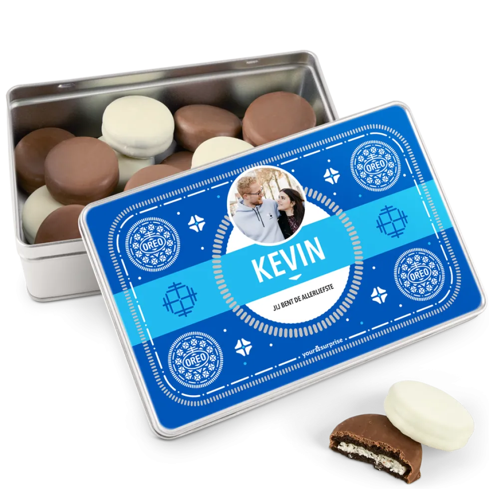 Koekblik gevuld met Oreo